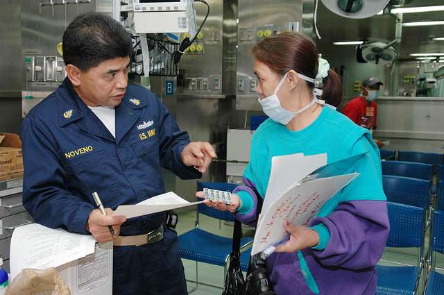 Navy Senior Chief Hospital Corpsman Sanchito Noverno Explains Proper