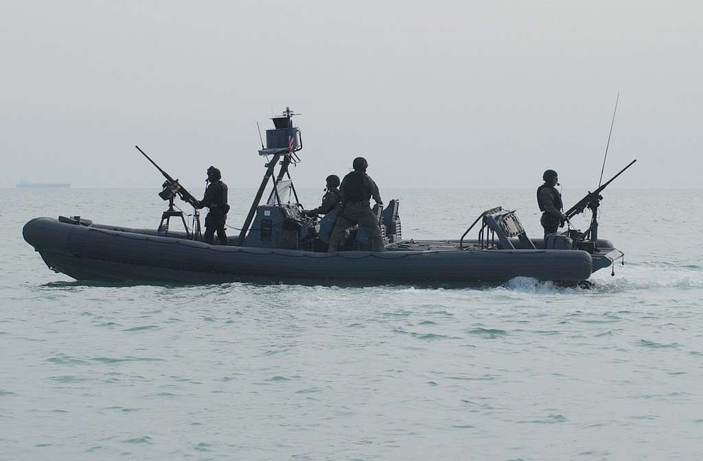 File:US Navy 080807-N-2539L-019 Chief Special Warfare Boat