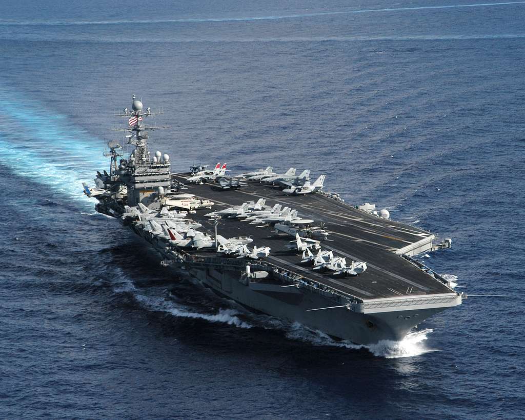 The Nimitz-class aircraft carrier USS Theodore Roosevelt (CVN 71 ...