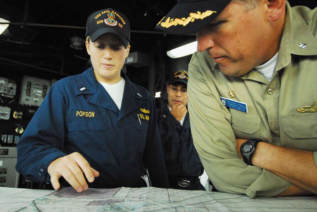 The Commanding Officer for the destoryer USS Paul Hamilton (DDG 60 ...