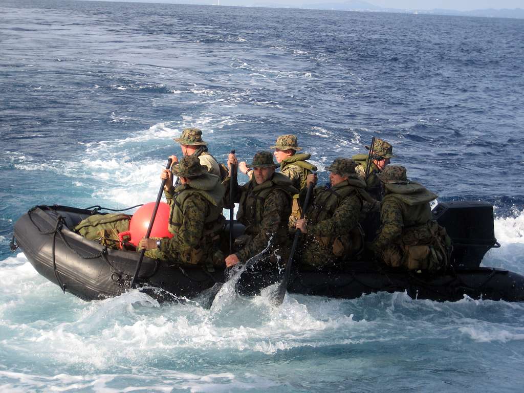 A Combat Rubber Raiding Craft (CRRC) steers away from amphibious ...