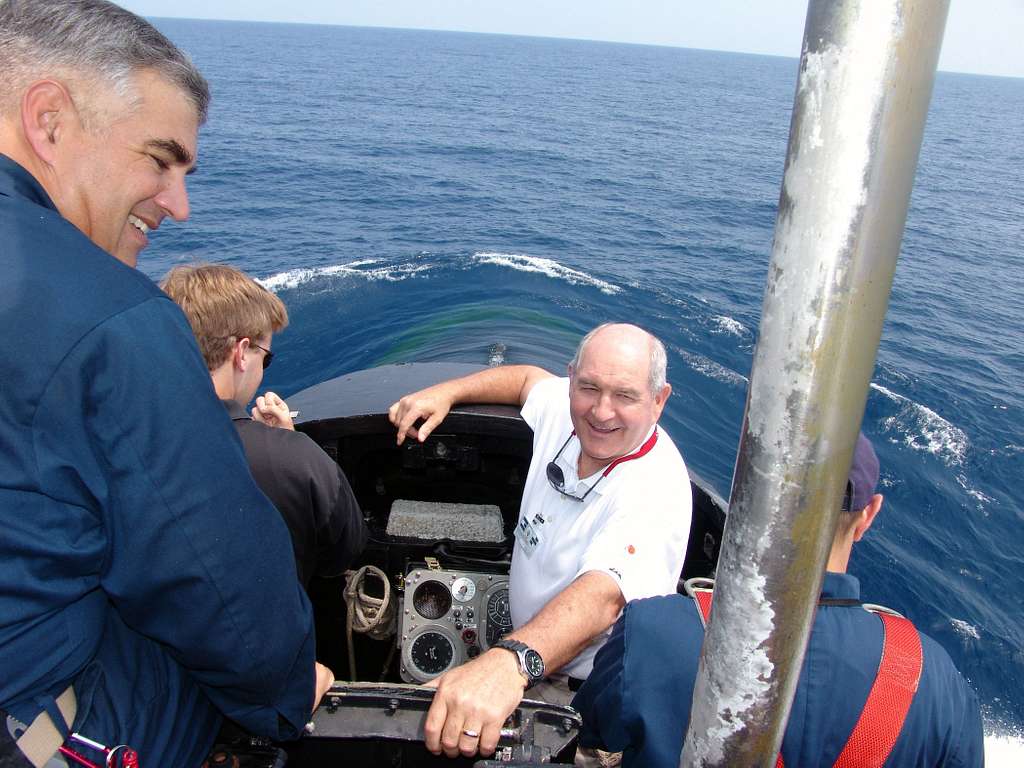 Capt. John Litherland, commanding officer of Ohio-class guided-missile  submarine USS Florida (SSGN-728), escorts Georgia Gov. Sonny Perdue onto  the bridge. - PICRYL - Public Domain Media Search Engine Public Domain Image