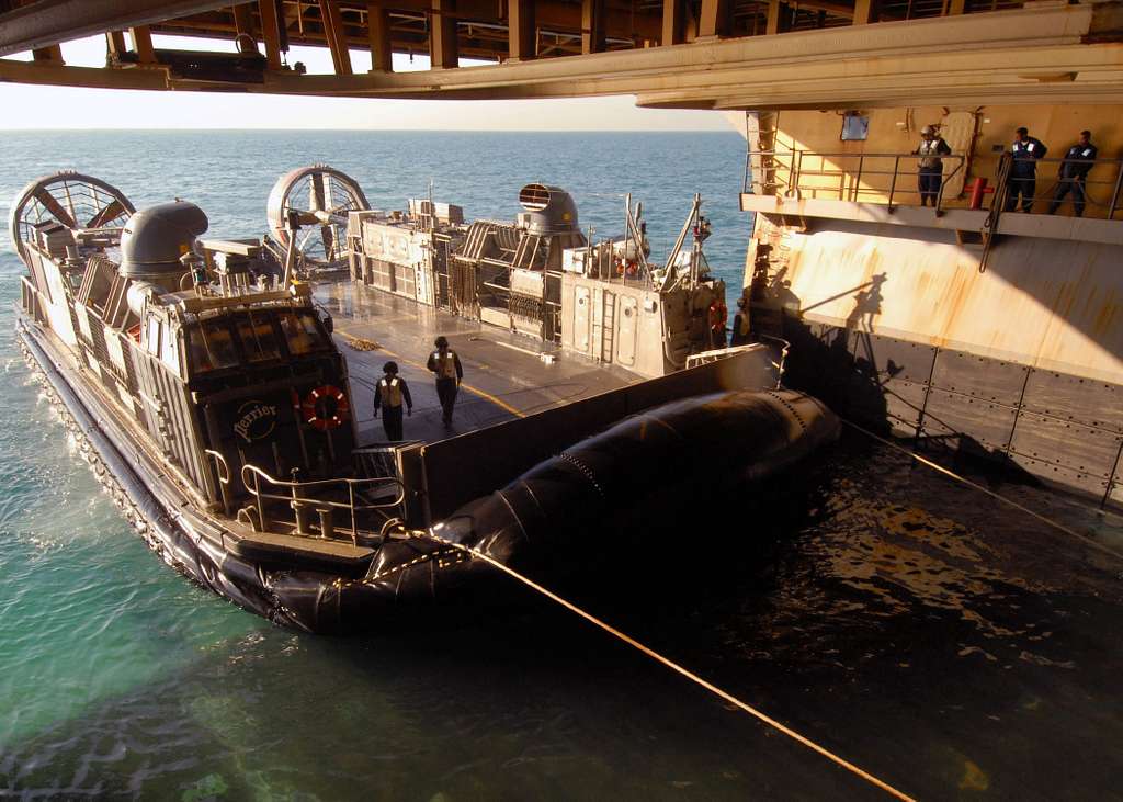 A landing craft air cushion embarks aboard USS Iwo Jima (LHD 7). - PICRYL -  Public Domain Media Search Engine Public Domain Image