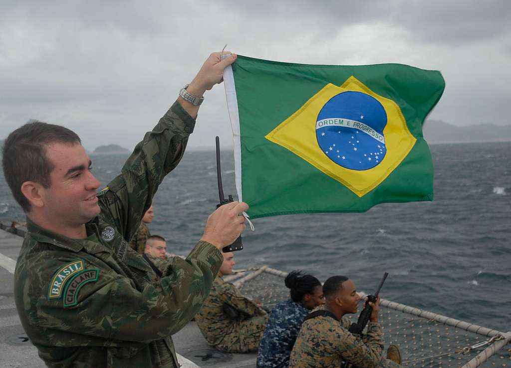 2 Military rank flags of brazil Images: PICRYL - Public Domain