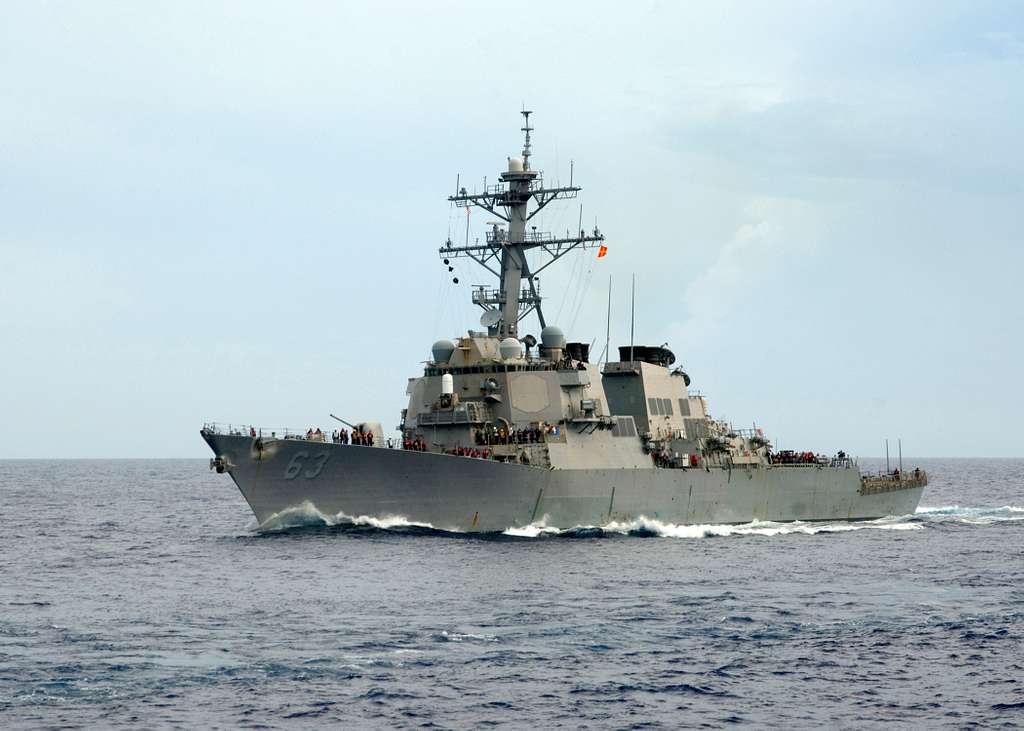 The guided-missile destroyer USS Stetham (DDG 63) is underway in the ...