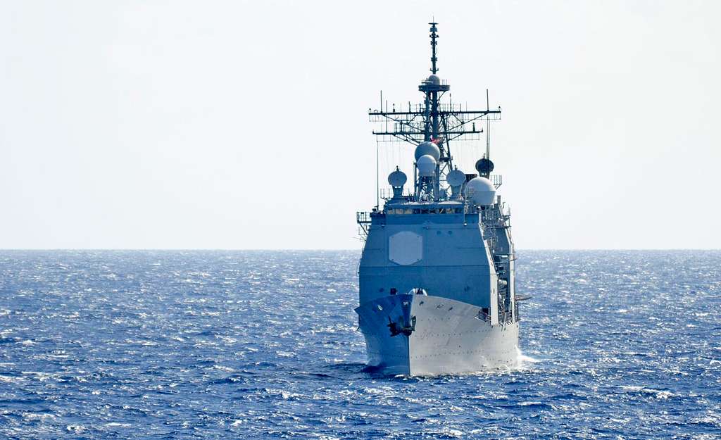 The guided-missile cruiser USS Gettysburg (CG 64) transits the Atlantic ...