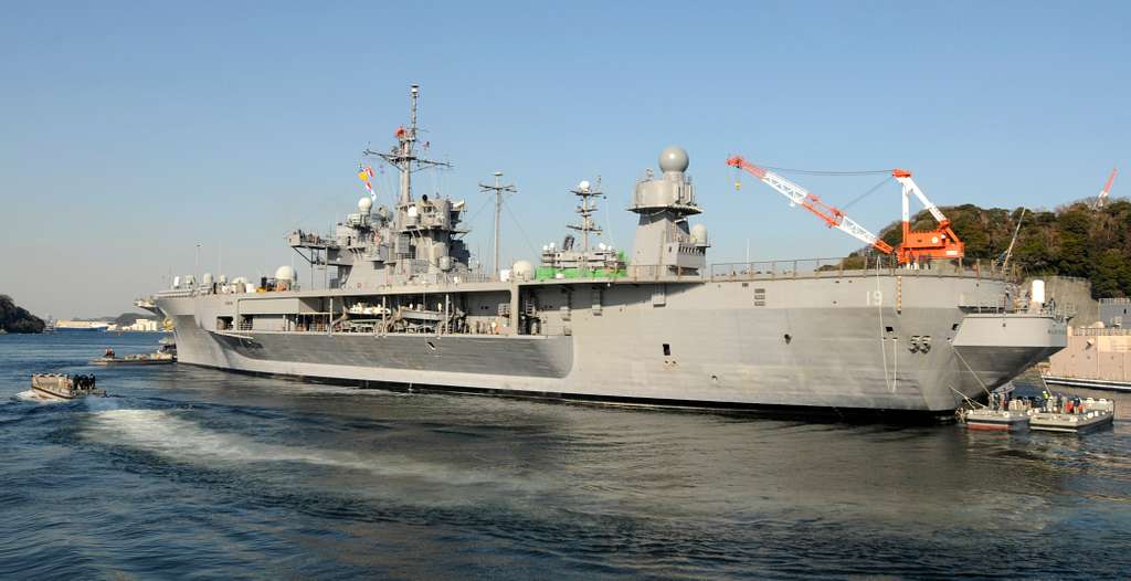 the-u-s-7th-fleet-flagship-uss-blue-ridge-lcc-19-transits-to-dry-dock-at-command-fleet