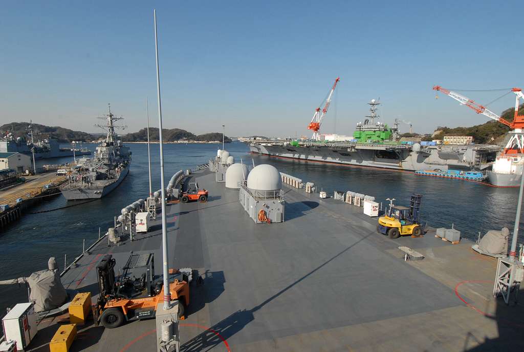 the-u-s-7th-fleet-flagship-uss-blue-ridge-lcc-19-transits-to-dry-dock-at-command-fleet