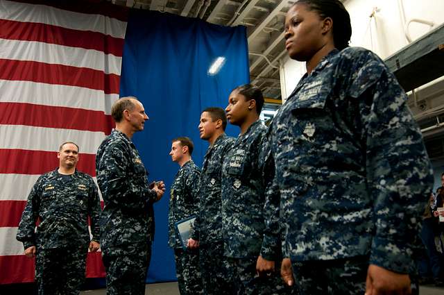 DVIDS - Images - Tampa Bay Rays Mascot and US Sailor [Image 4 of 4]