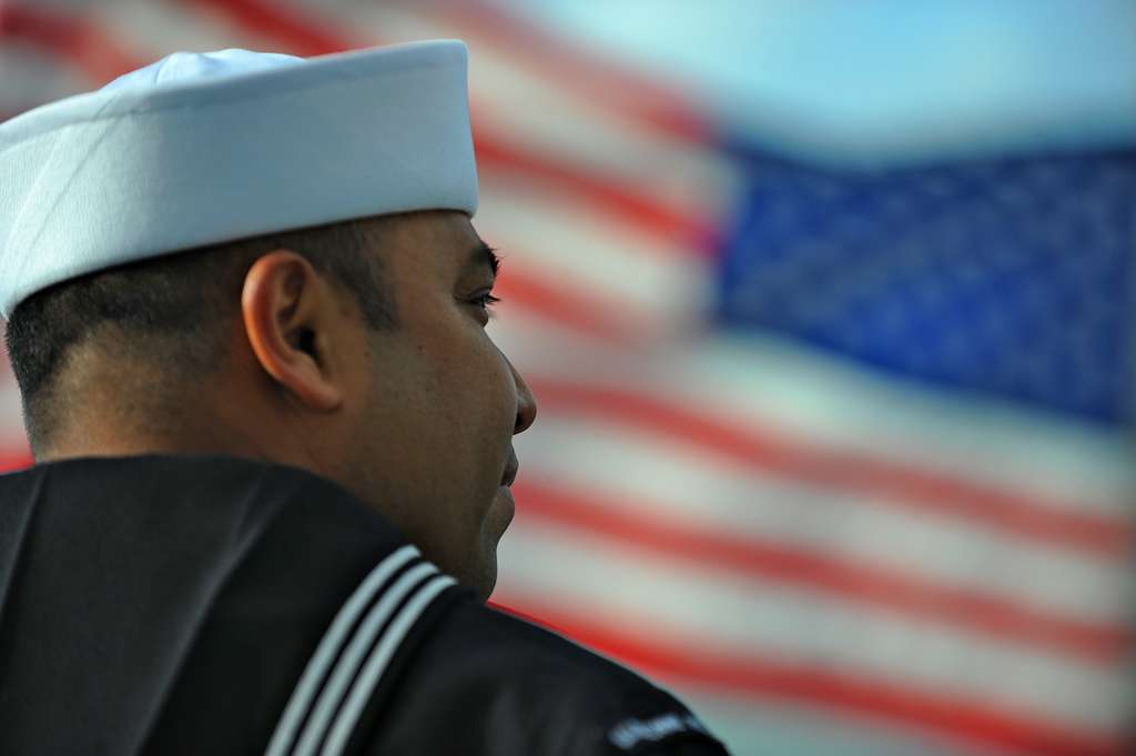 File:USS Bonhomme Richard (LHD 6) Sailors Visit San Diego Padres