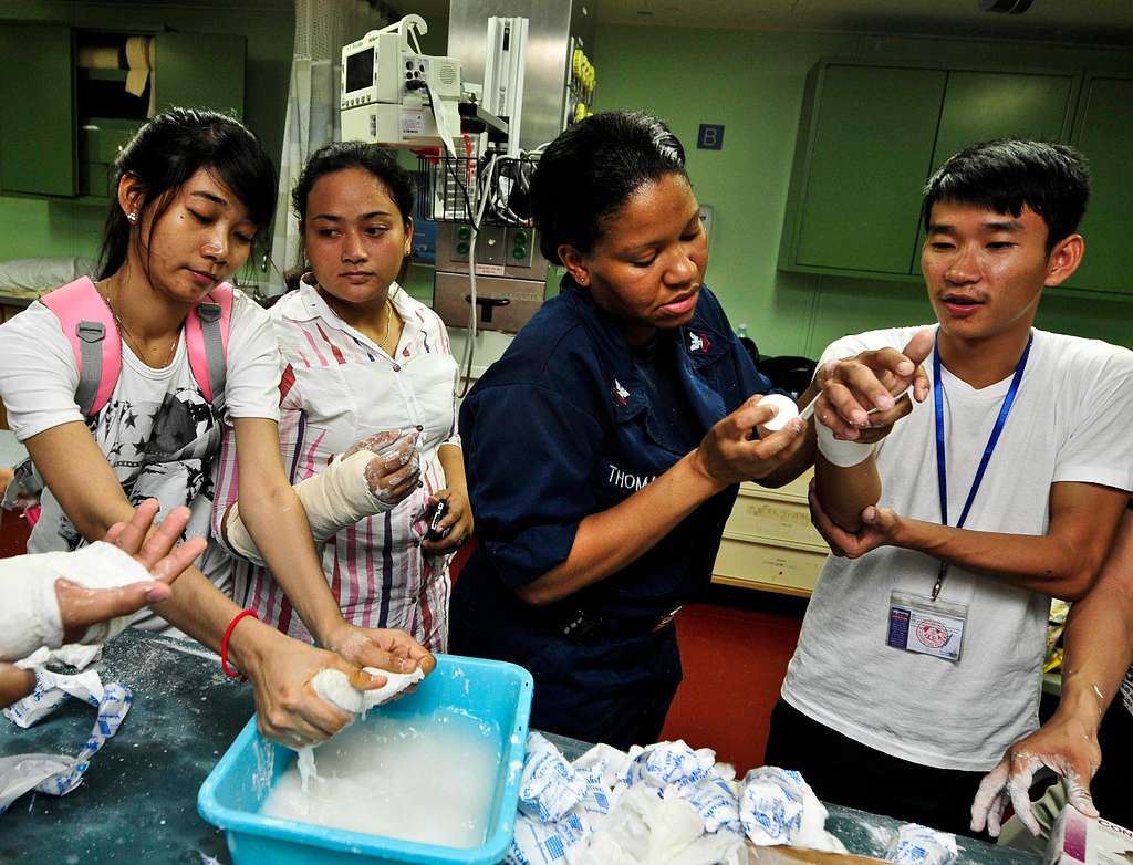 hospital-corpsman-2nd-class-nina-thomas-shows-a-cambodian-medical