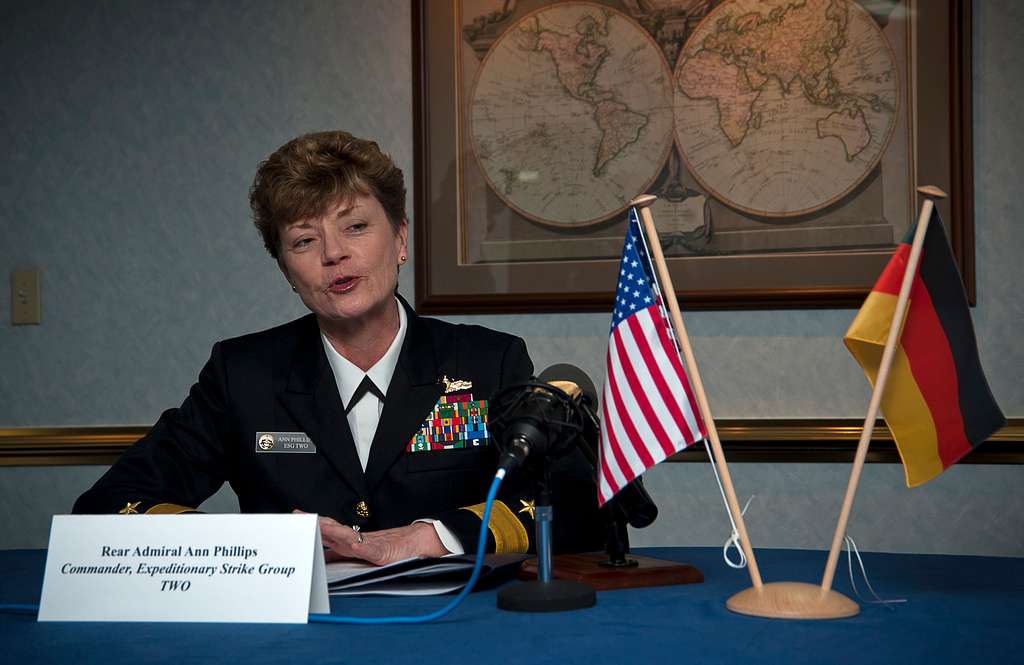 data Vej Leeds Rear Adm. Ann Phillips, commander of Expeditionary Strike Group 2, conducts  a press conference. - PICRYL Public Domain Image
