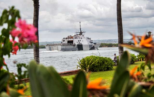 The U.S. Navy's First Littoral Combat Ship, USS Freedom (LCS 1 ...