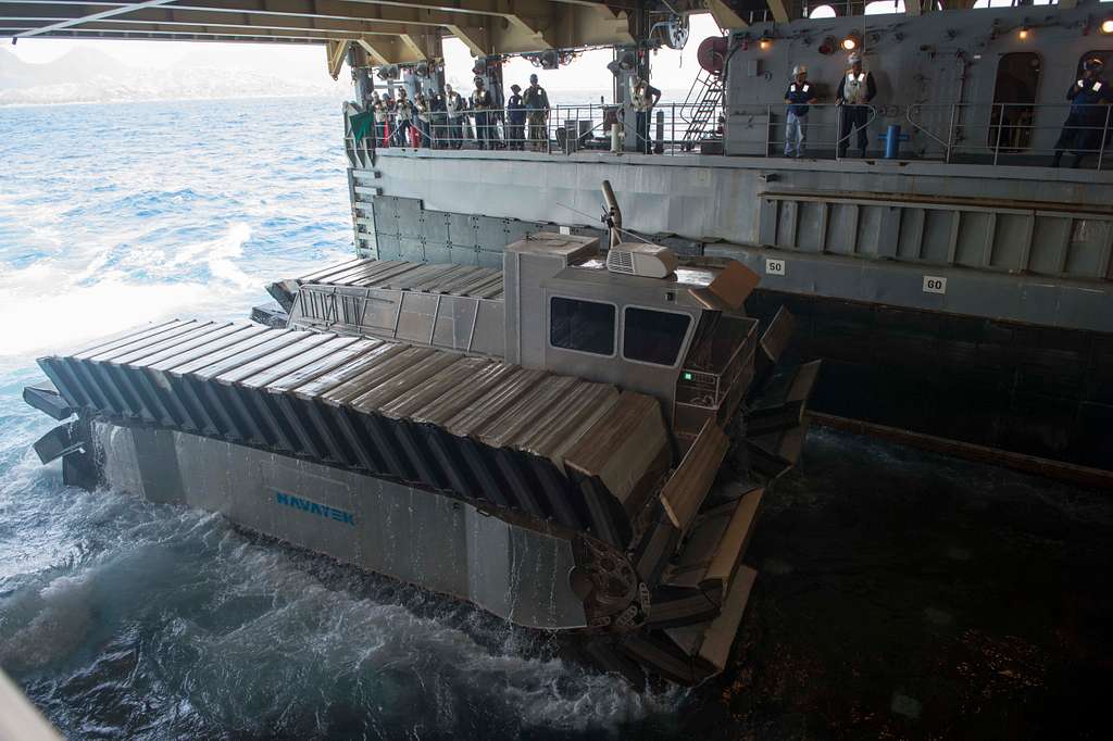 Корабль амфибия. Машины амфибии UHAC. Caterpillar Amphibious. Сверхтяжёлого амфибийного ДВС Ultra Heavy-Lift Amphibious Connector (UHAC).. 20s Amphibious platform.