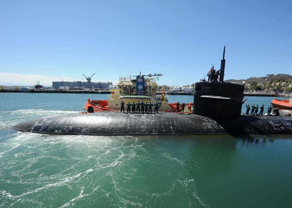 The Los Angeles-class attack submarine USS San Francisco (SSN 711