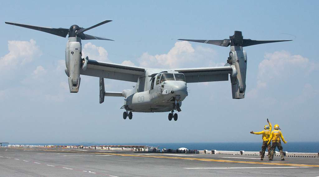 An MV-22 Osprey approaches the flight deck of the amphibious assault ...