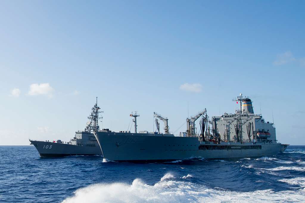 The Japan Maritime Self-Defense Force (JMSDF) Murasame-class destroyer ...