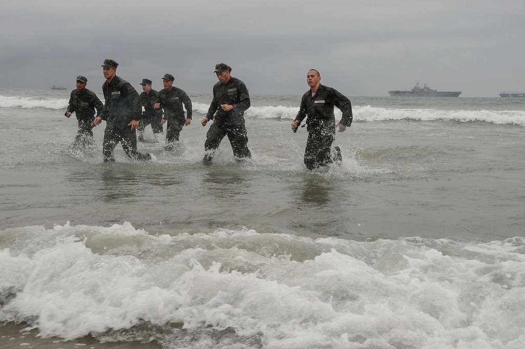 Basic Underwater Demolition/SEAL students participate in a team ...