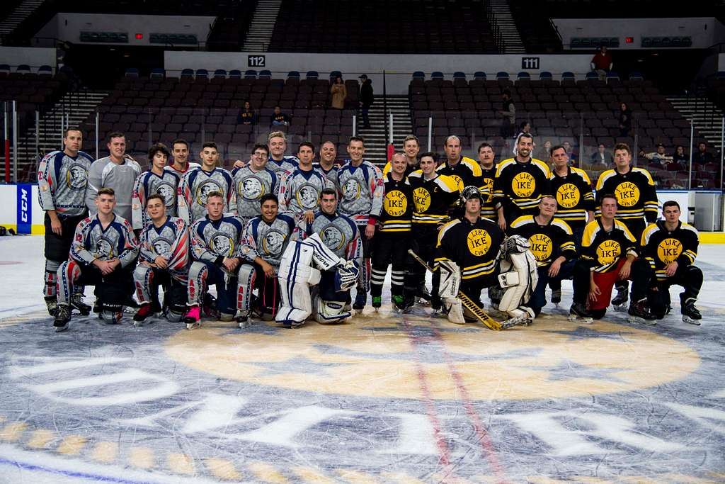 DVIDS - Images - U.S. Sailors attend a Norfolk Admirals hockey game [Image  7 of 16]