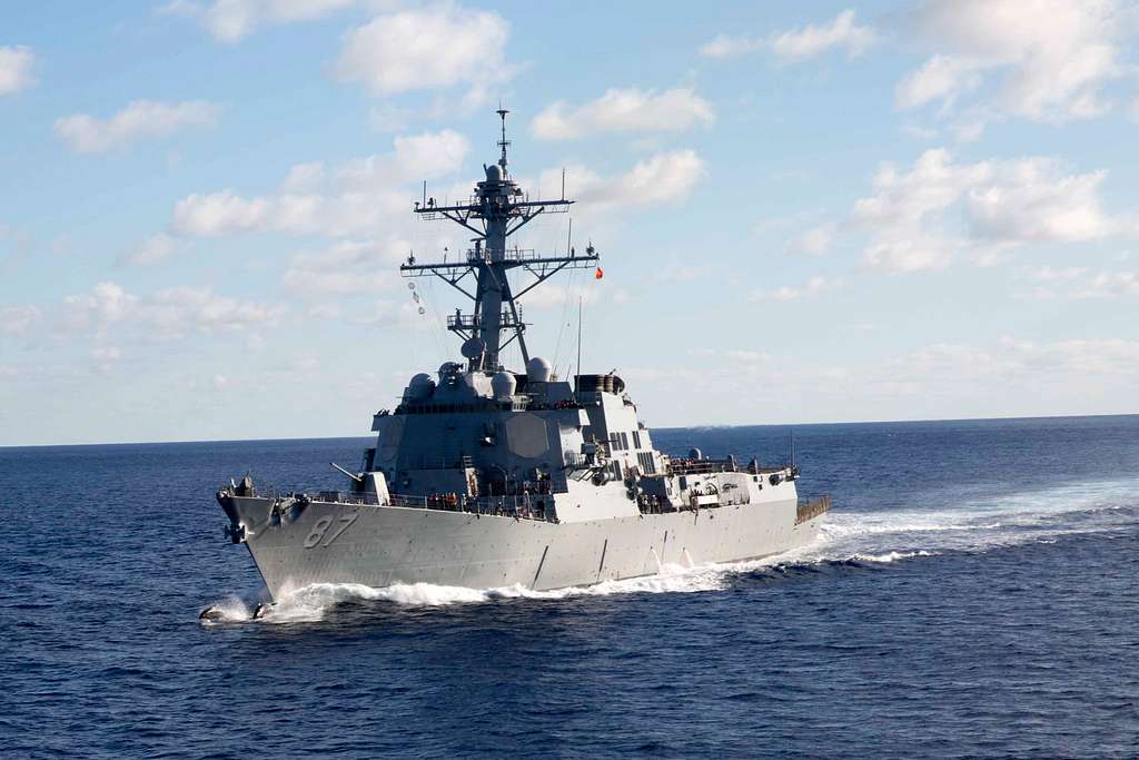 The Arleigh Burke-class guided-missile destroyer USS Mason (DDG 87 ...