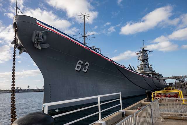 DVIDS - Images - 'Inside the Eagles' visits USS New Jersey