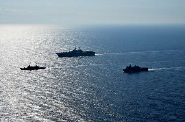 The Amphibious Assault Ship Uss Wasp (lhd 1), Top Center, Maneuvers 