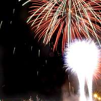 File:US Navy 080704-N-0641S-091 Fireworks illuminate the night sky aboard  Naval Station Pearl Harbor during a 4th of July celebration.jpg - Wikimedia  Commons